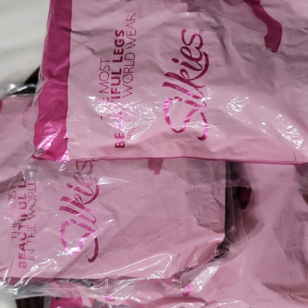 Women Silkies Knee Hi Regular 3-pak Taupe. 3 packages per purchase - Picture 1 of 3